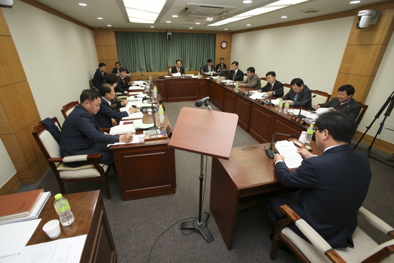 20151126-036[AP7U0935-제200회 정례회 기획행정위원회 소관 행정사무감사 활동.jpg