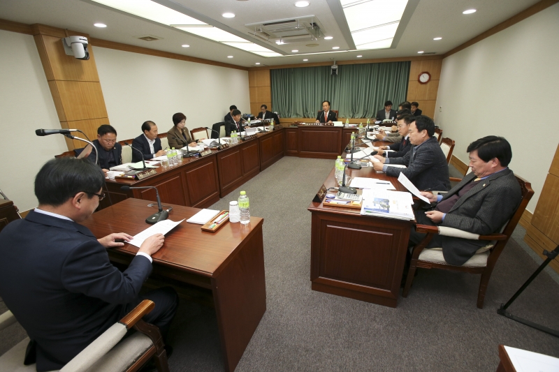 20151126-038[AP7U0939-제200회 정례회 기획행정위원회 소관 행정사무감사 활동.jpg