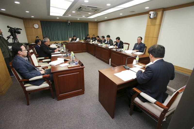 20151126-067[AP7U0942-제200회 정례회 산업건설위원회 소관 행정사무감사 활동.jpg