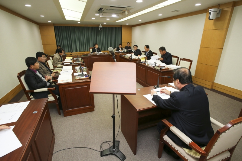20151204-005[AP7U1487-제200회 정례회 의회운영위원회 소관 2016년도 세입세출예산안 예비심사 활동.jpg