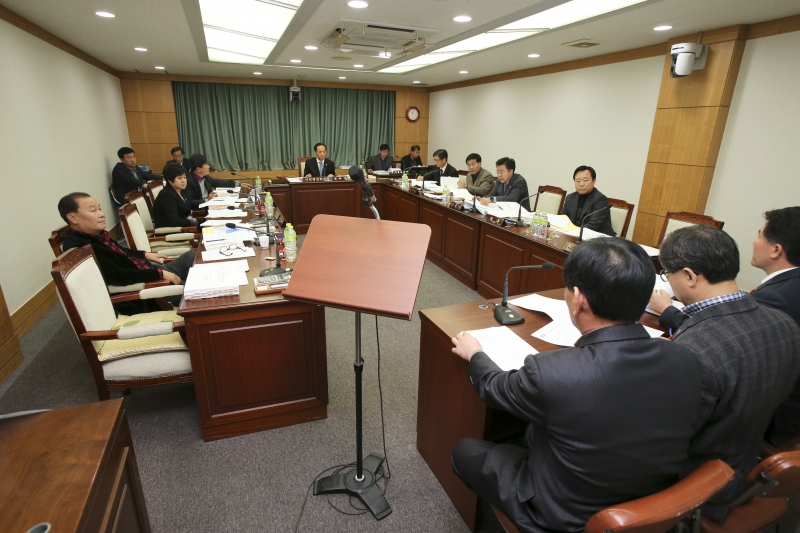 20151204-031[AP7U1531-제200회 정례회 기획행정위원회 소관 2016년도 세입세출예산안 예비심사 활동.jpg