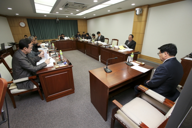 20151204-043[AP7U1517-제200회 정례회 산업건설위원회 소관 2016년도 세입세출예산안 예비심사 활동.jpg
