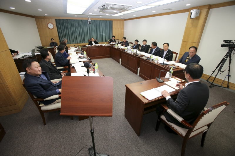 20151210-019[AP7U2389-제200회 정례회 예산결산특별위원회 소관 2016년도 세입세출예산안 심사 활동.JPG