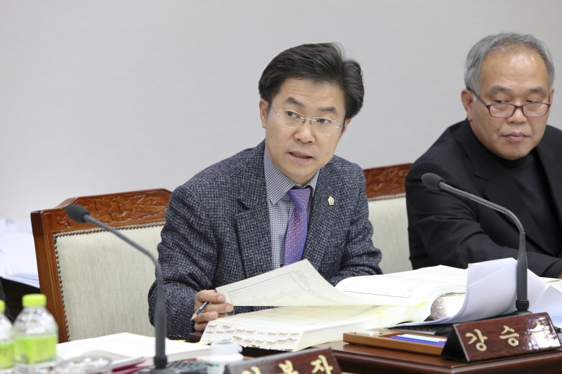 20151211-022[AP7U2579-제200회 정례회 예산결산특별위원회 소관 2016년도 세입세출예산안 심사 활동.jpg