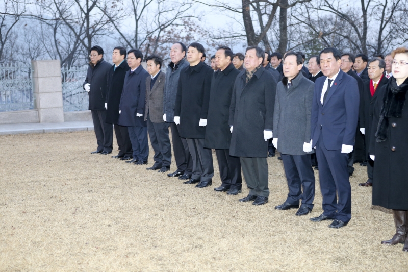 20160104-020[AP7U4244-2016 새해아침 충혼탑 참배.jpg
