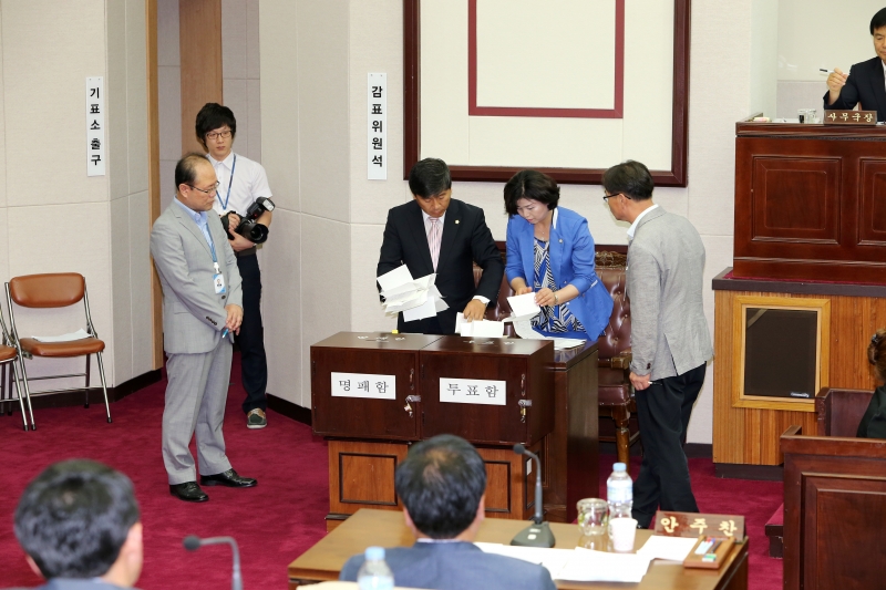 20140701-036[AP7U4833-제188회 임시회 제1차 본회의시 의장선거-감표위원.JPG