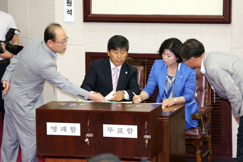 20140701-037[AP7U4835-제188회 임시회 제1차 본회의시 의장선거-감표위원.JPG