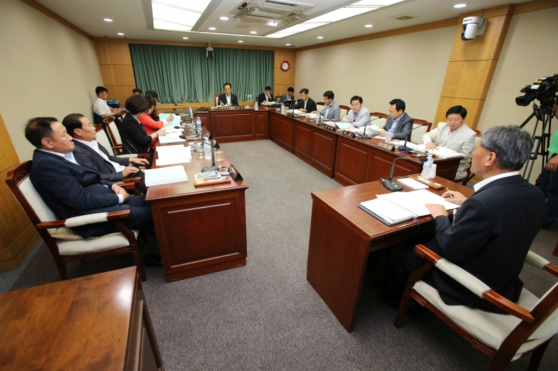 20140717-044[AP7U6357-제189회 임시회 기획행정위원회 소관 2014년도  주요업무계획 보고 청취.JPG