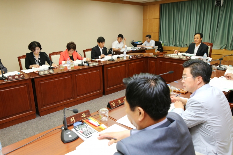 20140717-048[AP7U6368-제189회 임시회 기획행정위원회 소관 2014년도  주요업무계획 보고 청취.JPG