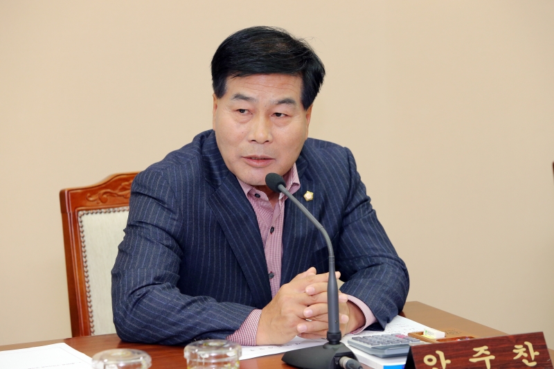 20141022-012[AP7U3447-폐회중 의회운영위원회 활동.JPG