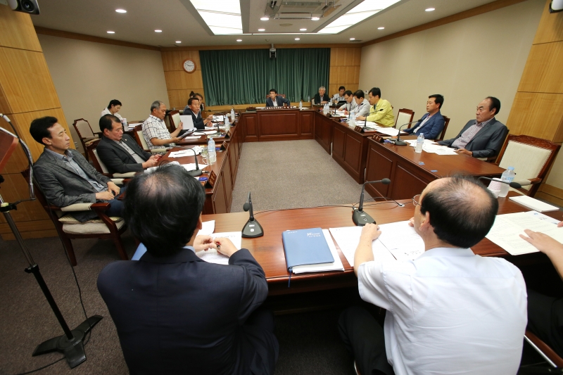 20140807-004[AP7U7662-폐회중 산업건설위원회 간담회-제11호 태풍 할롱 북상에 따른 풍수해 대책보고.JPG