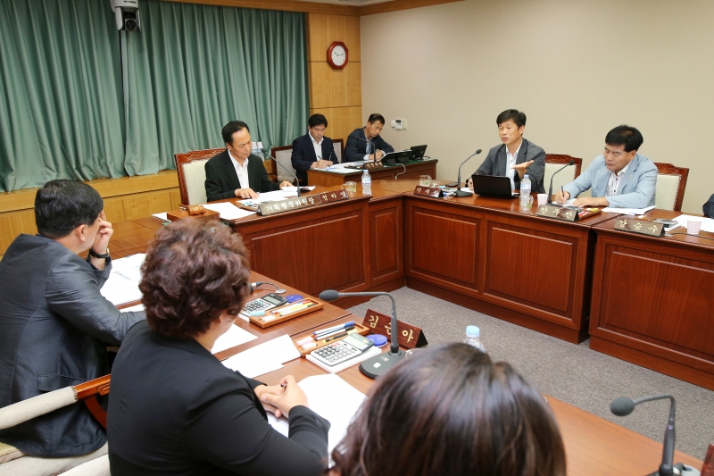 20140819-007[AP7U8223-폐회중 기획행정위원회 간담회-솔장애인복지시설 관련 업무청취.JPG