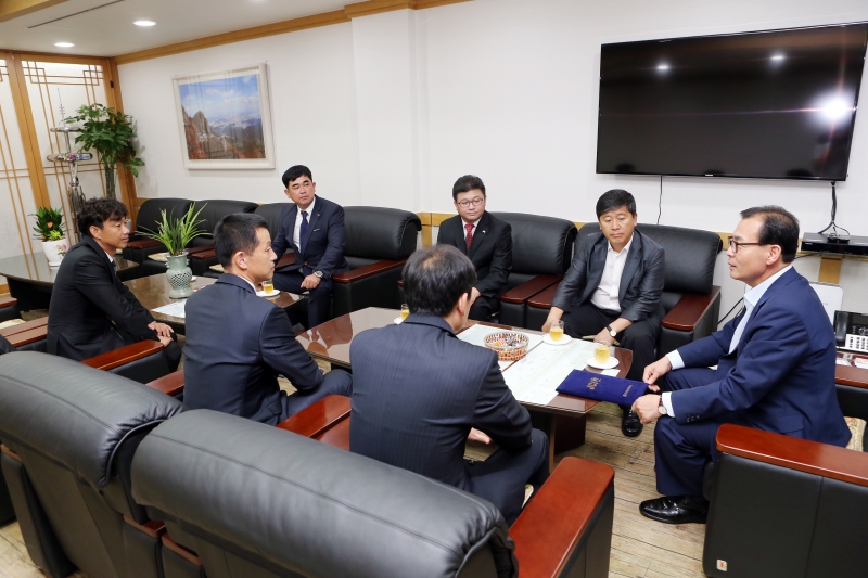 20140825-005[AP7U8500-선산JC 회장 일행 의장실 방문.JPG