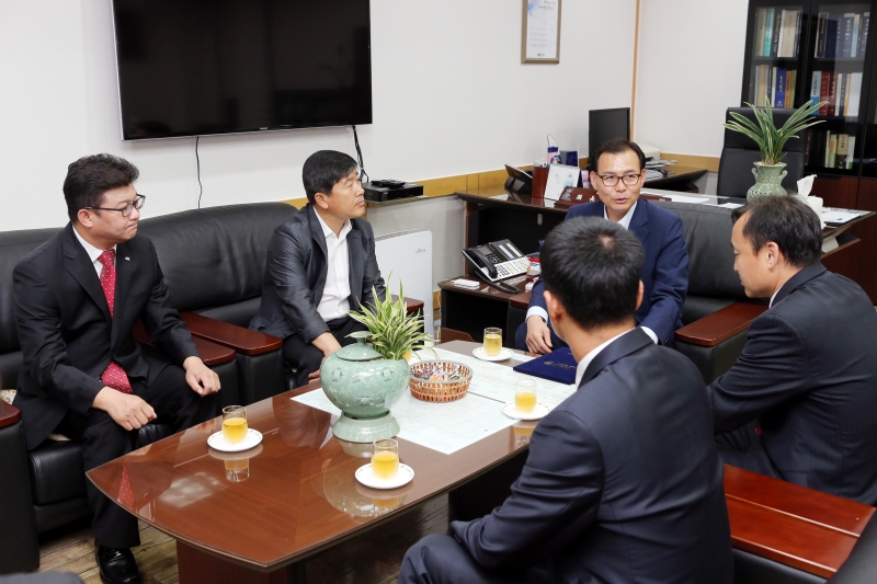 20140825-006[AP7U8501-선산JC 회장 일행 의장실 방문.JPG