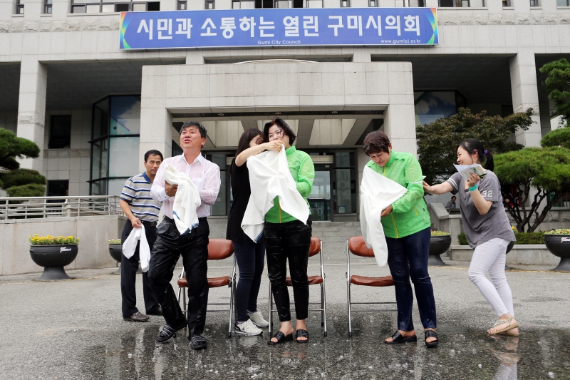 20140830-040[AP7U8882-아이스버킷 챌린지-양진오, 김복자, 김근아 의원.JPG