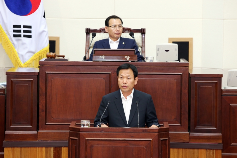20140901-049[AP7U8991-제190회 정례회 제1차 본회의시 사회복지시설및보조사업 조사특별위원장 호선된 박교상 의원 인사.JPG