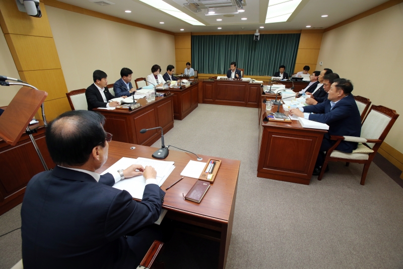 20140902-013[AP7U9151-제190회 제1차 정례회 의회운영위원회 의회사무국 2013년도 세입세출결산승인안 및 2014년 제2회 추경예산안 예비심사 활동.JPG