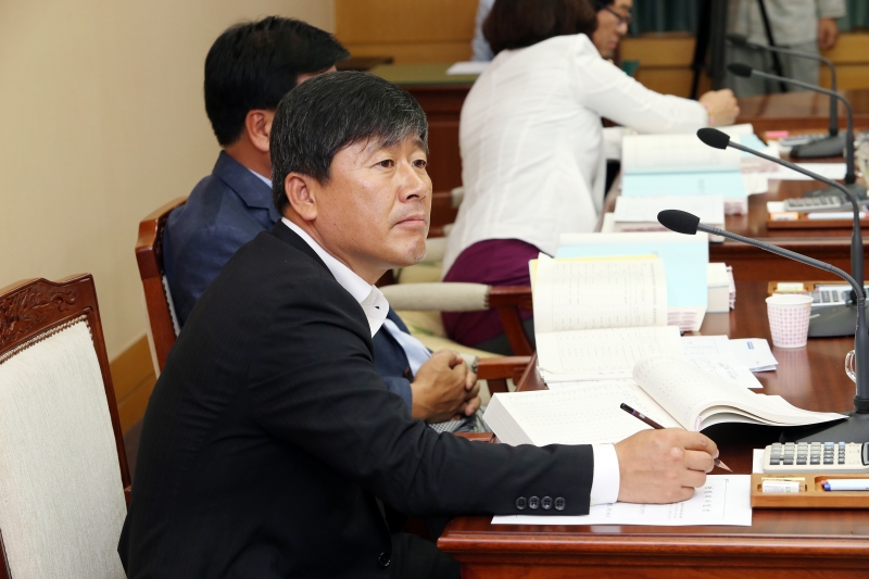 20140902-022[AP7U9176-제190회 제1차 정례회 의회운영위원회 의회사무국 2013년도 세입세출결산승인안 및 2014년 제2회 추경예산안 예비심사 활동.JPG