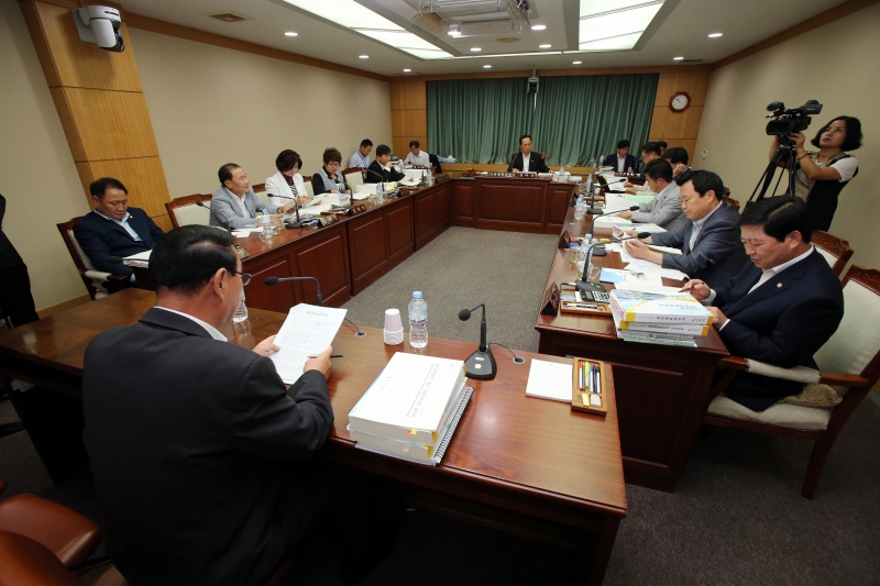 20140902-047[AP7U9237-제190회 제1차 정례회 기획행정위원회 소관 2013회계년도 세입세출결산승인안 예비심사 활동.JPG