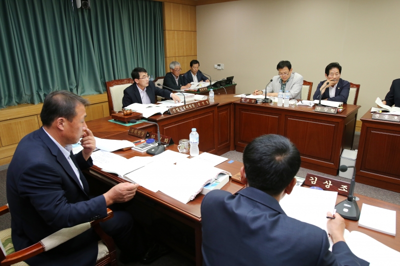 20140902-085[AP7U9280-제190회 제1차 정례회 산업건설위원회 소관 2013회계년도 세입세출결산승인안 예비심사 활동 .JPG