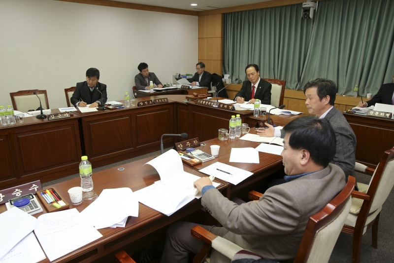 20160201-017[AP7U5285-제201회 임시회 기획행정위원회 조례안 심사활동.jpg