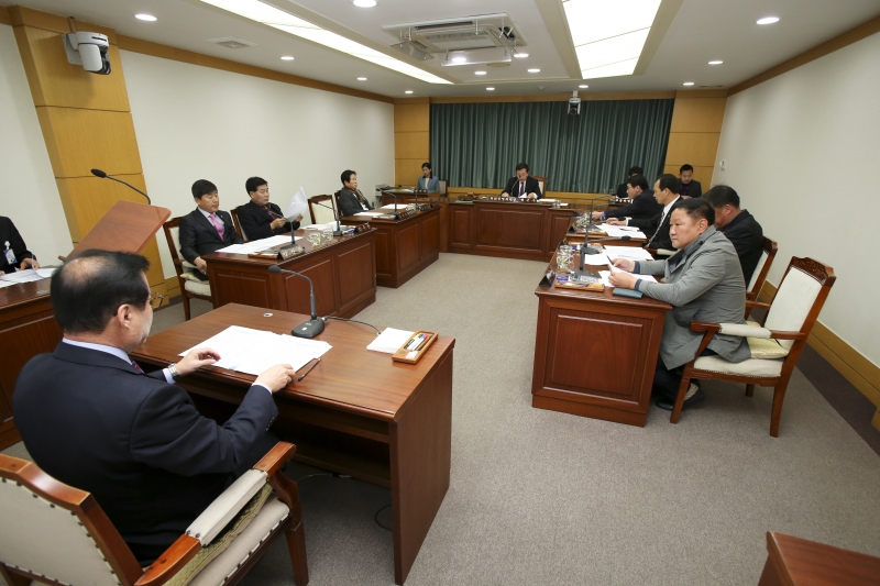 20160304-007[AP7U6628-제202회 임시회 의회운영위원회 조례안 심사활동.jpg