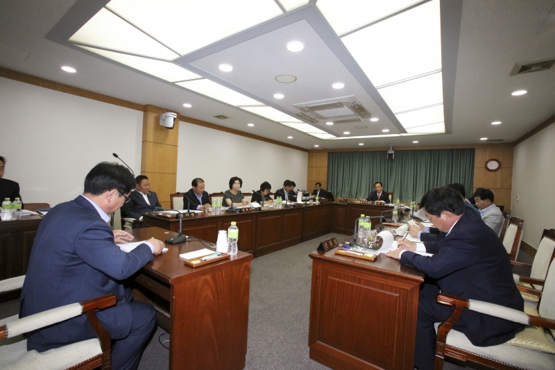 20160520-013[IMG_1669-제204회 임시회 기획행정위원회회 조례안 심사활동.jpg