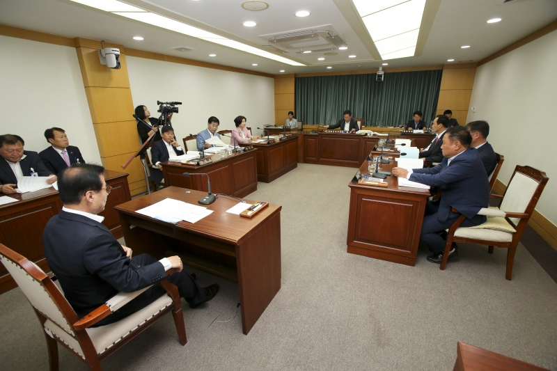 20160523-005[AP7U0702-제204회 임시회 의회운영위원회 소관 2016년도 제1회 추가경정예산안 예비심사.jpg