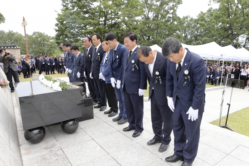 20160606-027[AP7U1558-제61회 현충일 추념식.jpg