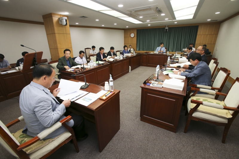 20160713-012[AP7U2777-제206회 정례회 산업건설위원회 소관 행정사무감사 활동.jpg