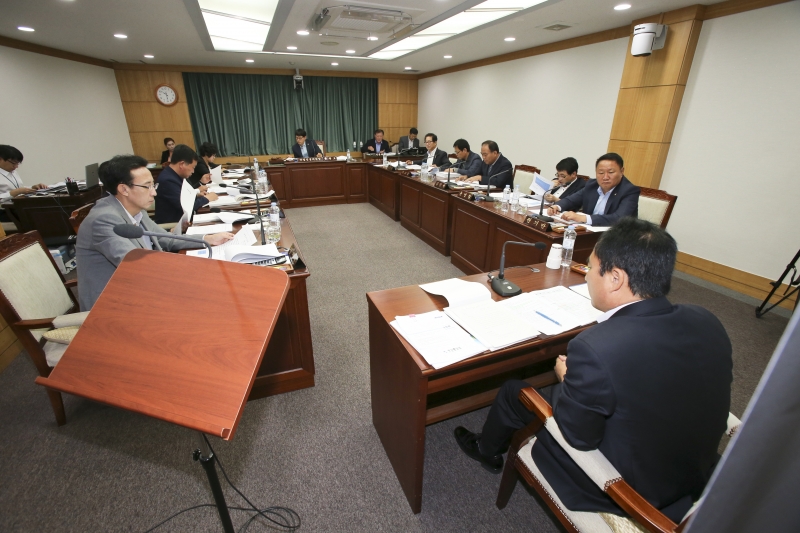 20160926-018[AP7U5699-제207회 임시회 산업건설위원회 조례안 심사활동.jpg