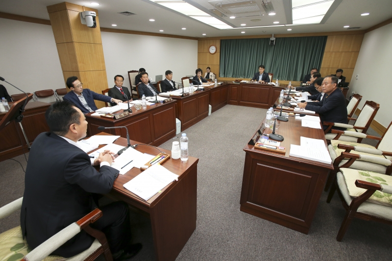 20161020-005[AP7U8517-제208회 임시회 산업건설위원회 조례안 심사활동.jpg