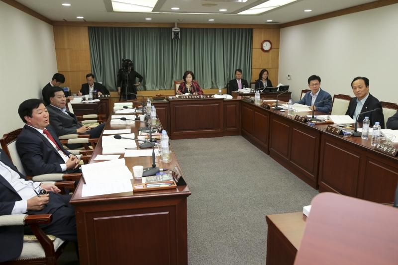 20161025-020[AP7U9080-제208회 임시회 기획행정위원회 2017년도 주요업무보고안 보고 청취.jpg