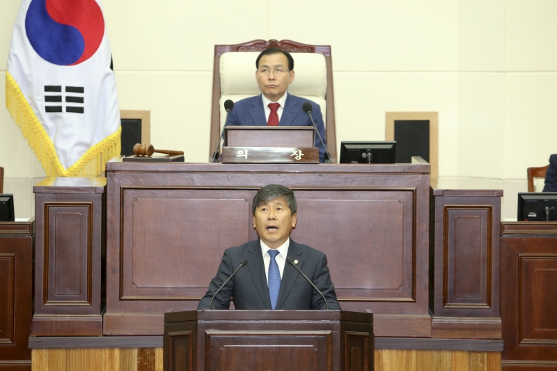 20161130-005[AP7U1303-제209회 정례회 제2차 본회의시 양진오 의원 시정질문.jpg