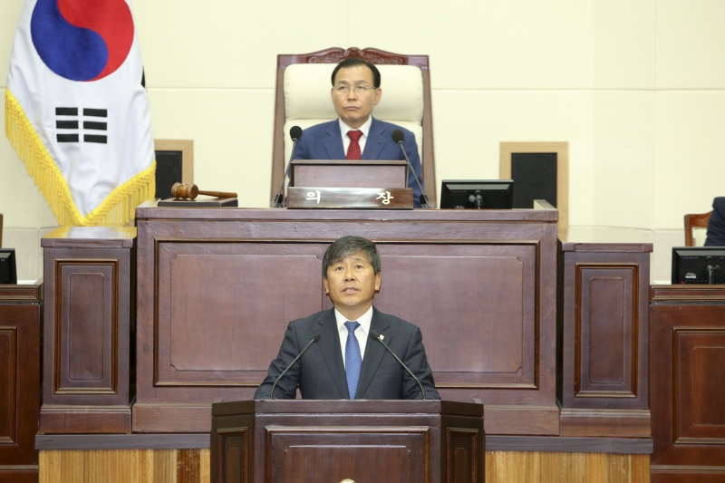 20161130-006[AP7U1304-제209회 정례회 제2차 본회의시 양진오 의원 시정질문.jpg