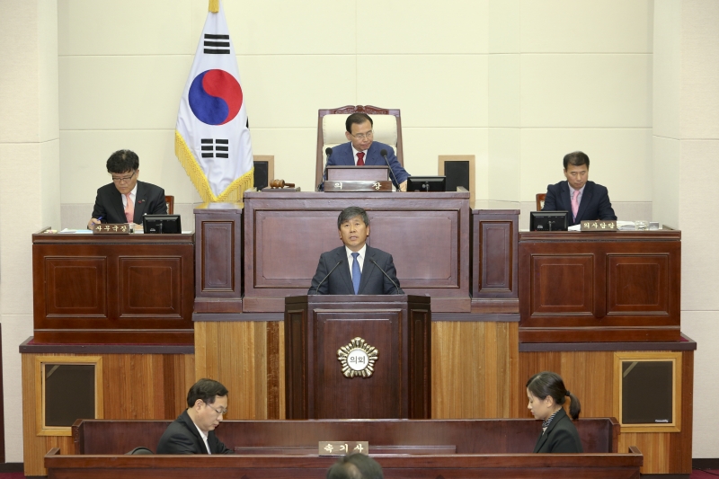 20161130-008[AP7U1309-제209회 정례회 제2차 본회의시 양진오 의원 시정질문.jpg
