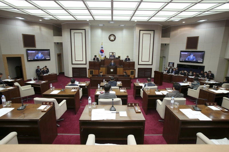 20161130-012[AP7U1317-제209회 정례회 제2차 본회의시 양진오 의원 시정질문.jpg