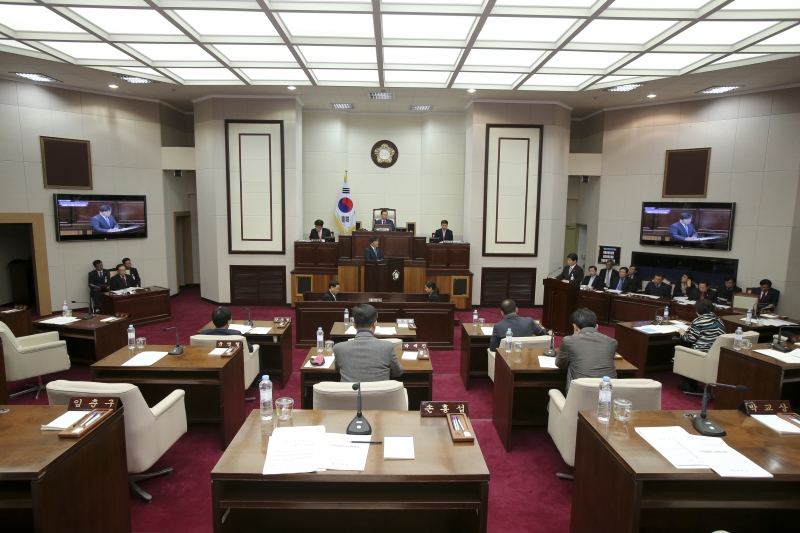 20161130-018[AP7U1330-제209회 정례회 제2차 본회의시 양진오 의원 시정질문.jpg