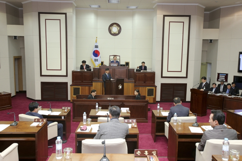 20161130-017[AP7U1328-제209회 정례회 제2차 본회의시 양진오 의원 시정질문.jpg