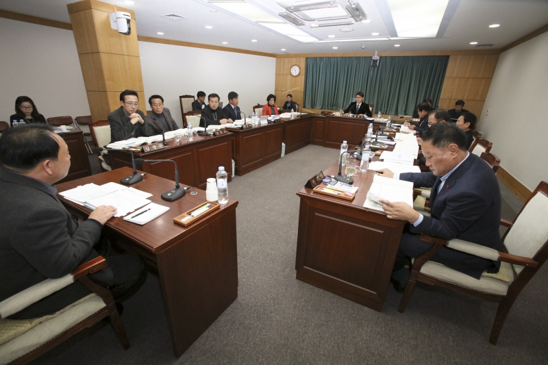 20161207-020[IMG_5364-제209회 정례회 산업건설위원회 2017년도 세입세출예산안 예비심사활동.jpg