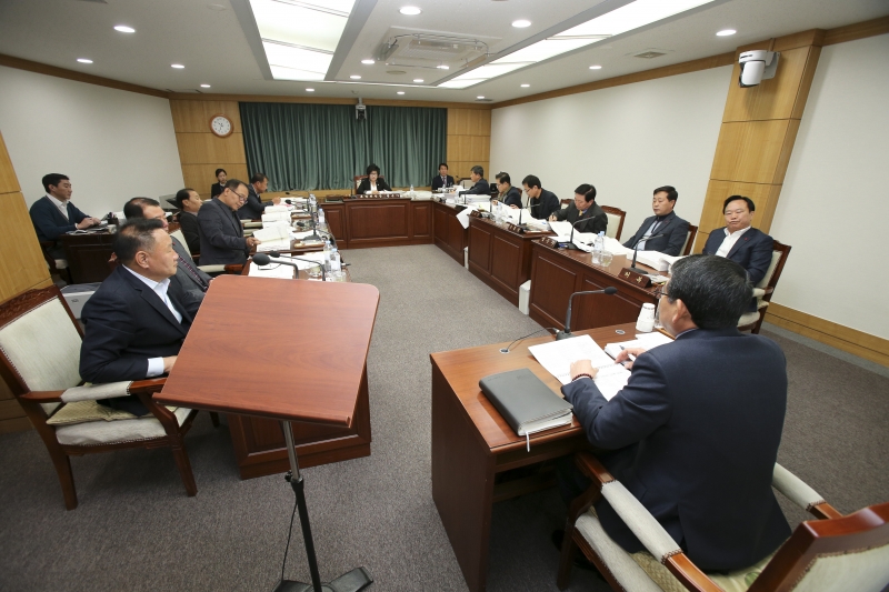 20161212-031[AP7U3177-제209회 정례회 예산결산특별위원회 2017년도 세입세출예산안 심사활동.jpg