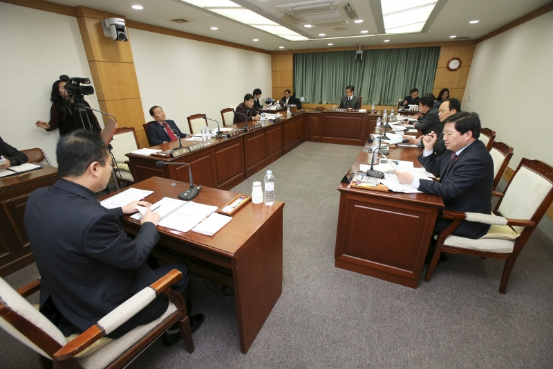 20170213-006[AP7U7009-제210회 임시회 기획행정위원회 조례안 심사활동.JPG