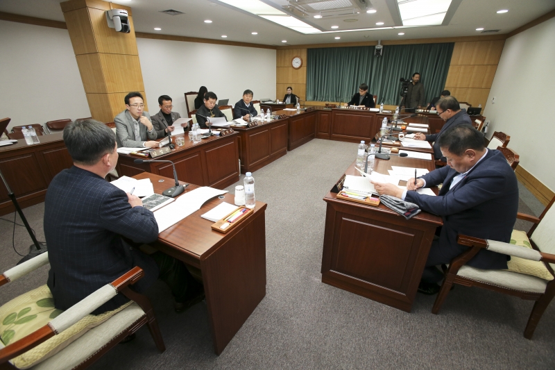 20170213-019[AP7U7022-제210회 임시회 산업건설위원회 조례안 심사활동.JPG