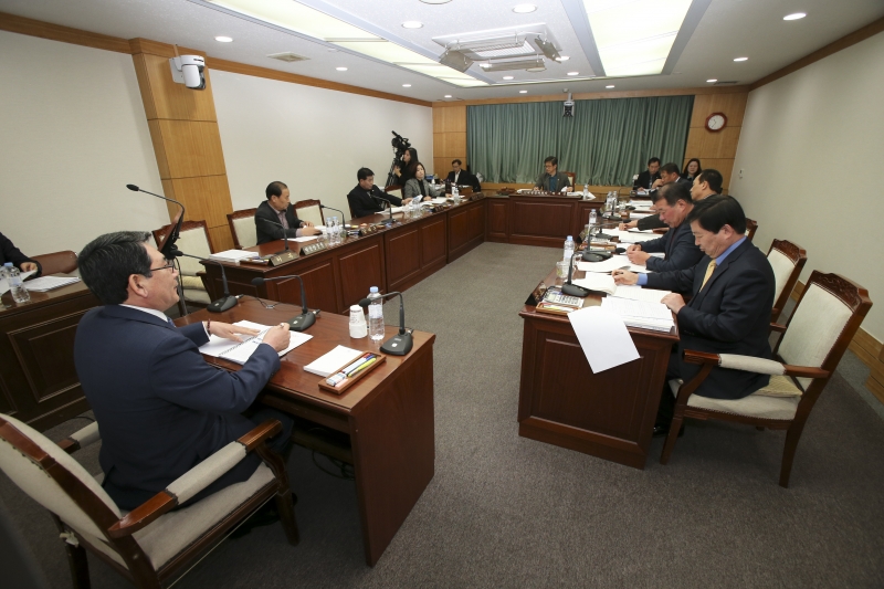 20170310-006[AP7U7823-제211회 임시회 기획행정위원회 조례안 심사활동.JPG