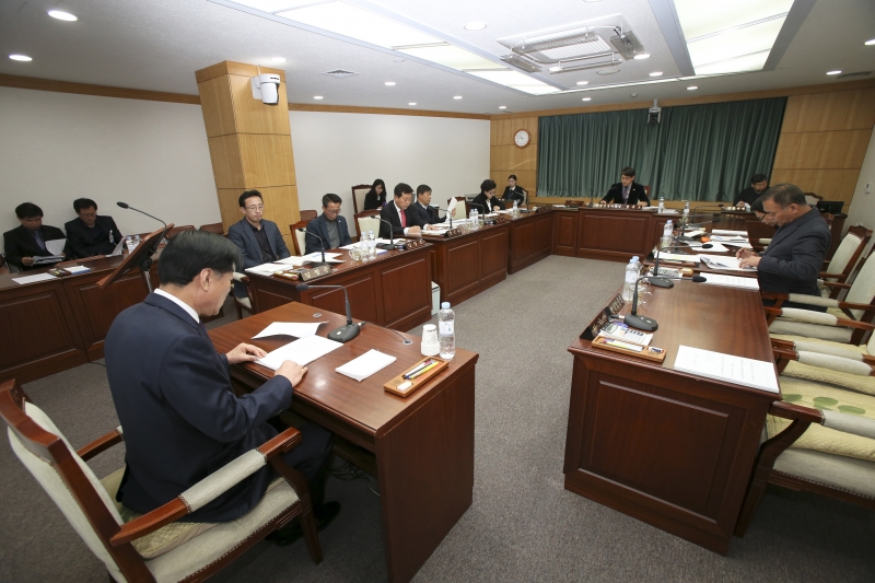 20170310-021[AP7U7837-제211회 임시회 산업건설위원회 조례안 심사활동.JPG