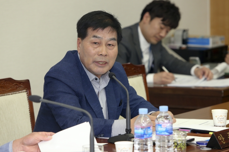 20170515-016[AP7U1575-제213회 임시회 기획행정위원회 조례안 심사활동.JPG