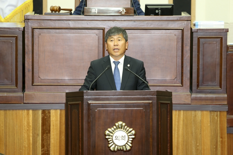 20170522-029[AP7U1857-제213회 임시회 제2차 본회의시 양진오 예산결산특별위원장 예특위 활동 결과보고.JPG
