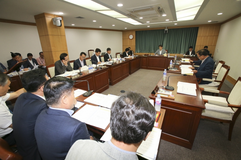 20170908-008[AP7U5334-제216회 임시회 산업건설위원회 제2회 추경예산안 예비심사.JPG
