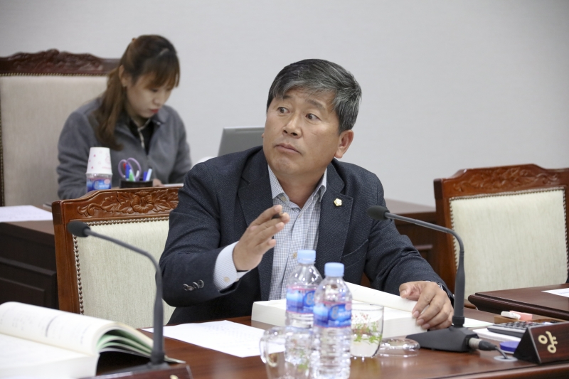 20171025-051[IMG_8529-제217회 임시회 산업건설위원회 2018년도 주요업무보고 청취.JPG
