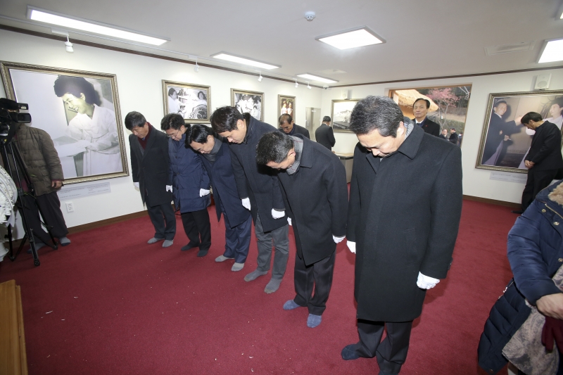 20180102-045[AP7U1029-2018 박정희대통령 생가 참배.JPG